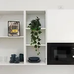 Isola Bloom - Stylish Design Flat