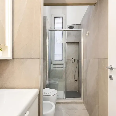 Isola Bloom - Stylish Design Flat Milano